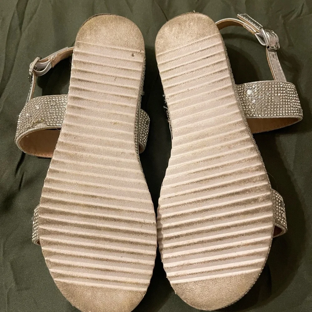 Badgley‎ Mischka Silver Sandals size 4